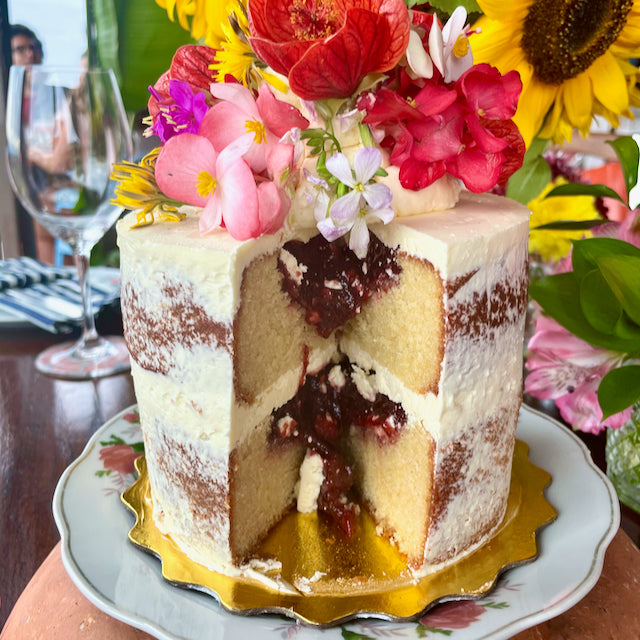 Torta natural con flores comestibles de la huerta helena grande 2 pisos